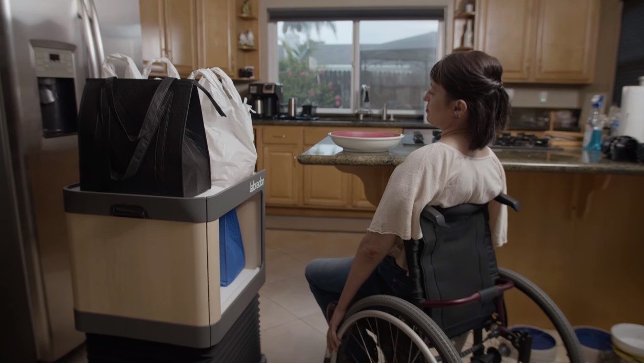 le futur des robots ressemble à une table qui aidera les personnes à mobilité réduite