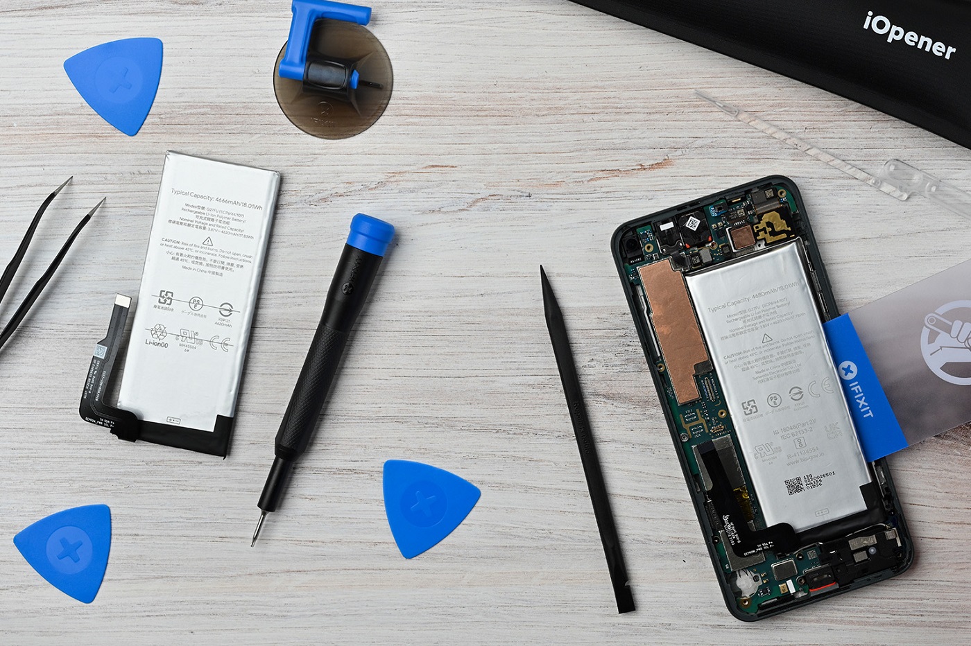 iFixit propose des pièces détachées d'origine pour réparer votre smartphone Pixel