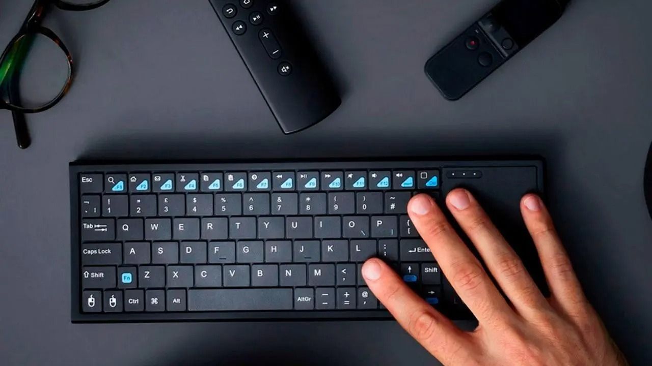 un PC camouflé dans un clavier à prix modique