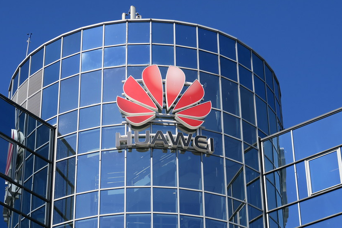 Le FBI accuse Huawei d'espionner des bases militaires américaines