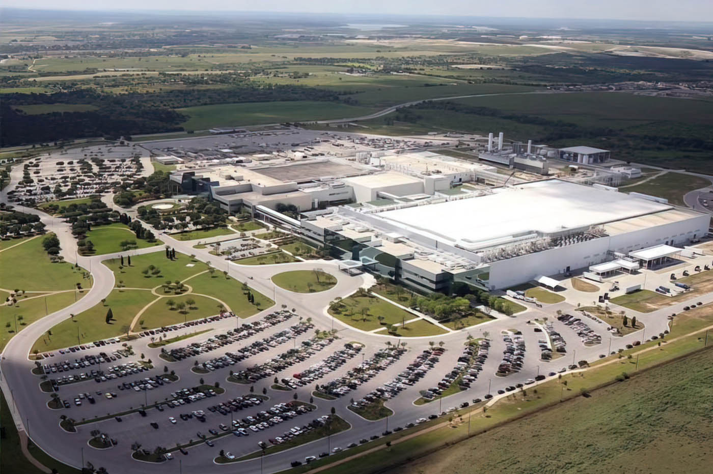 Pourquoi Samsung pourrait investir 200 milliards de dollars dans des usines de semi-conducteurs aux Etats-Unis ?
