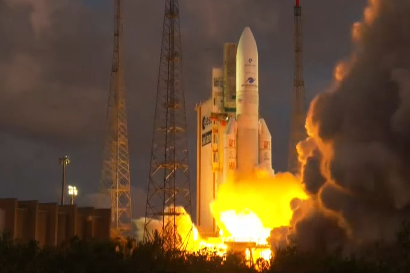 Une rare fusée Ariane 5 met en orbite un important satellite