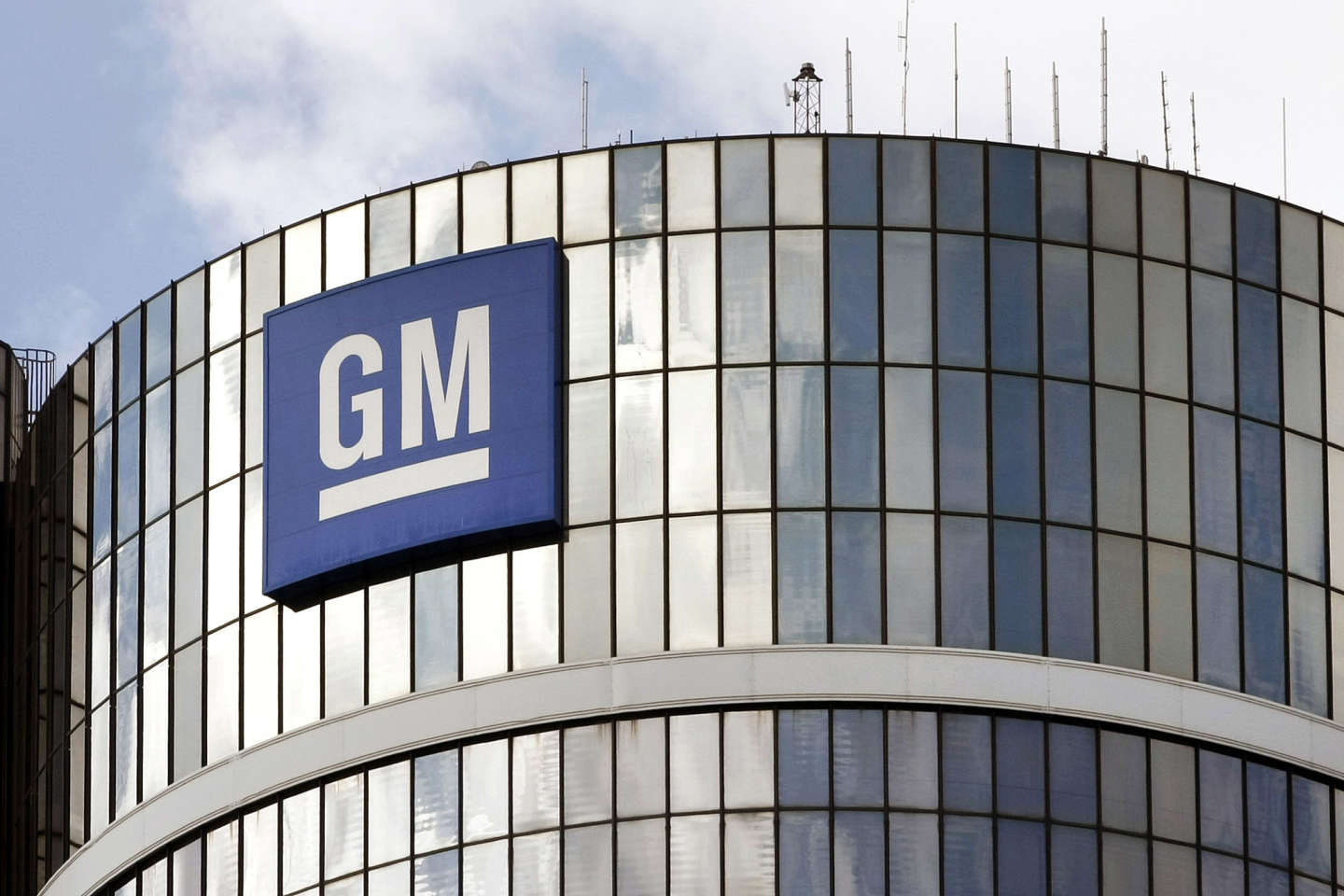 General Motors suspend ses publicités sur Twitter