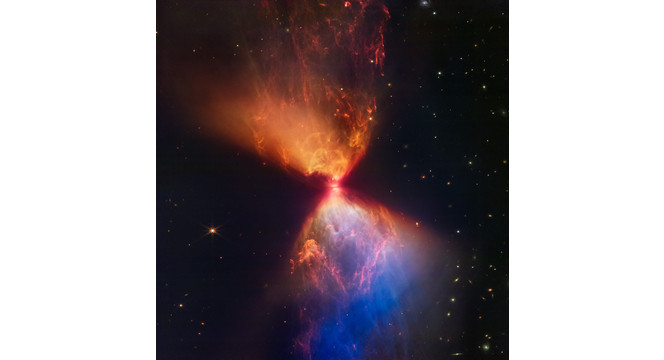 Le télescope James Webb nous livre une magnifique capture d'un sablier de poussière