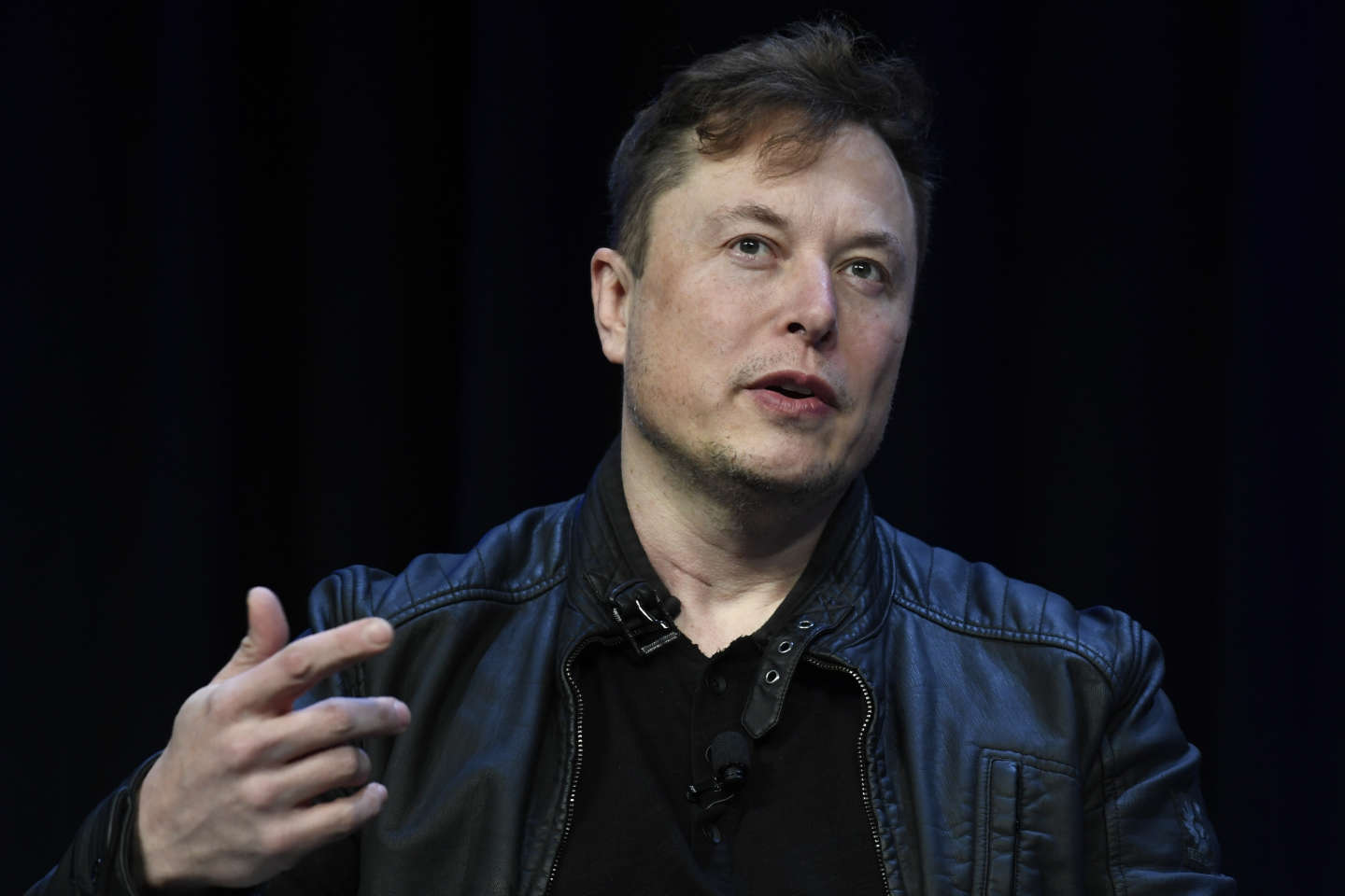 Elon Musk, sauveur inespéré des complotistes sur Twitter