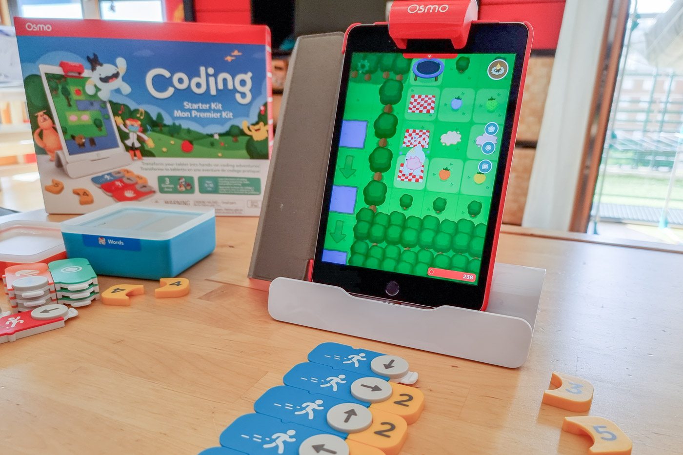 le jeu éducatif sur tablette qui fait interagir votre enfant avec le monde réel