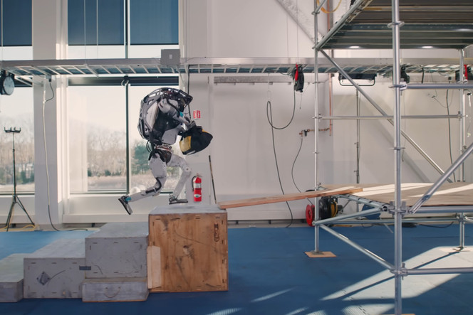 Retour du robot humanoïde Atlas dans une vidéo folle