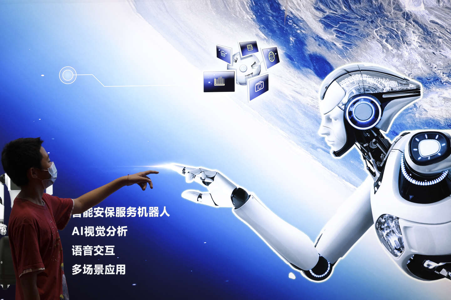 En Chine, le robot conversationnel ChatGPT fait des envieux
