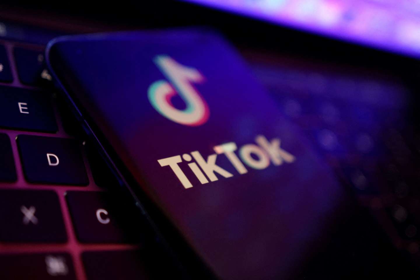 La Commission européenne bannit TikTok des téléphones de ses employés