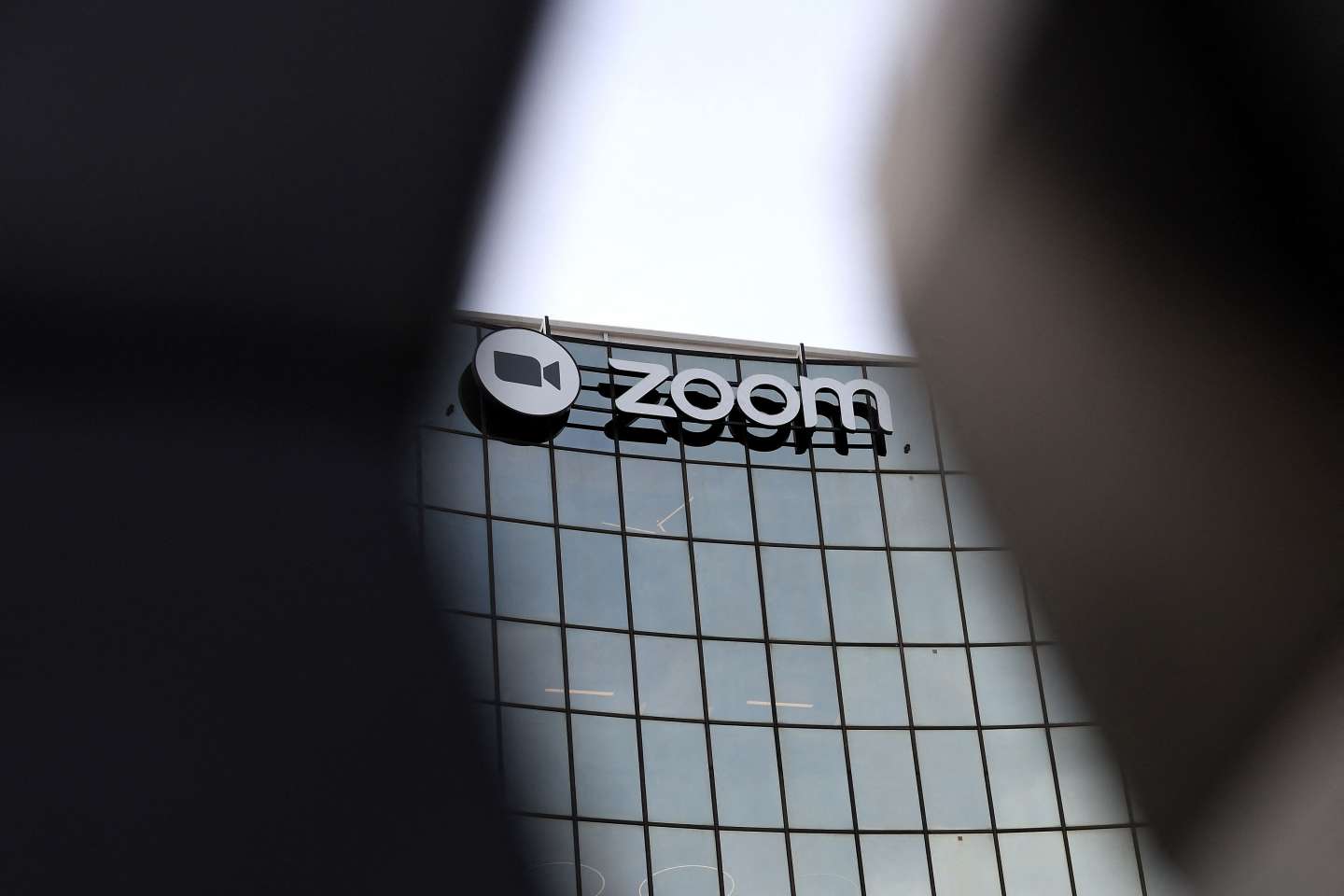 La plate-forme Zoom annonce une réduction de 15 % de ses effectifs, soit 1 300 licenciements