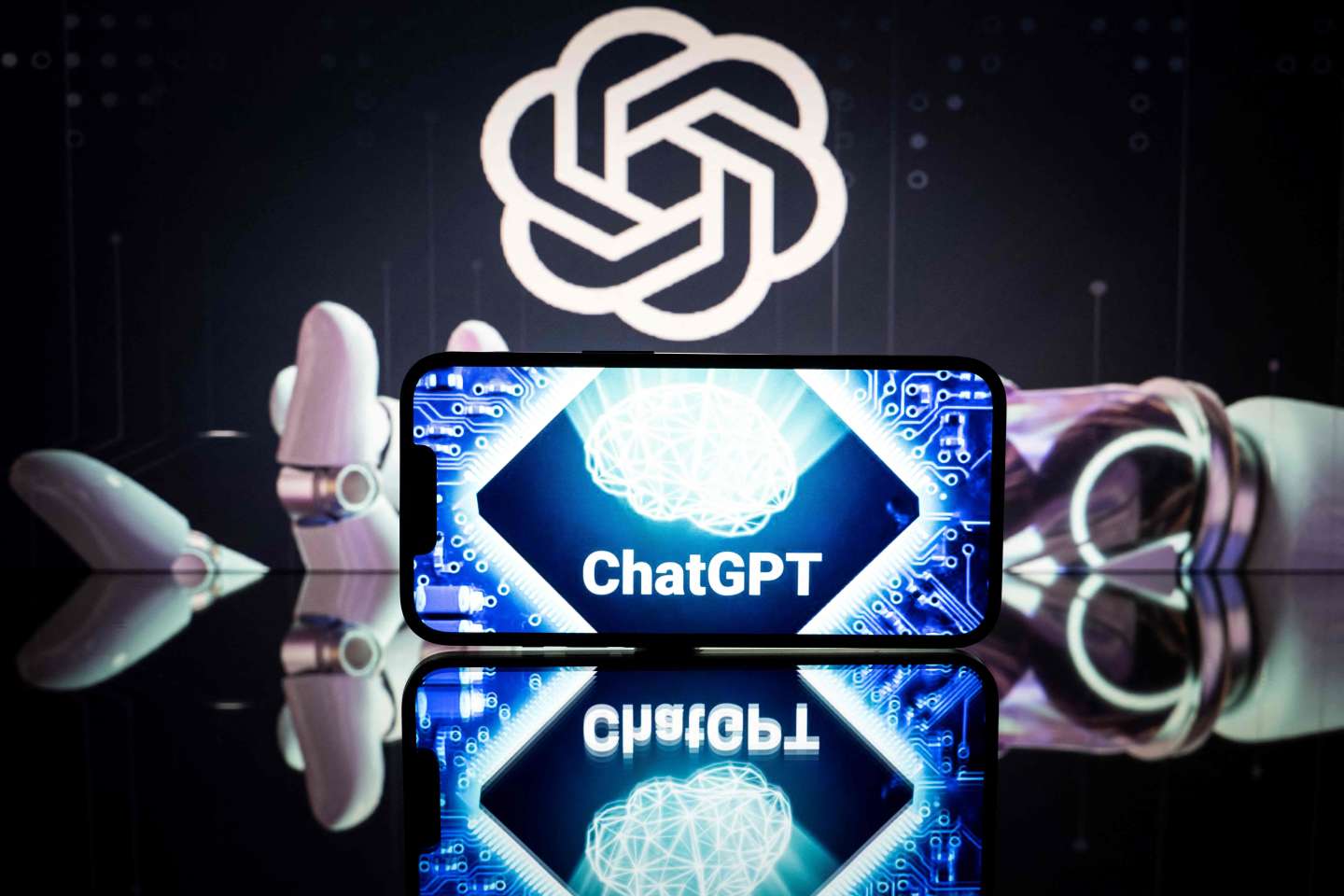 Après ChatGPT, OpenAI dévoile GPT-4, encore plus performant malgré des limites persistantes