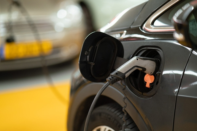 La voiture électrique à 100 euros par mois en leasing tourne à l'usine à gaz