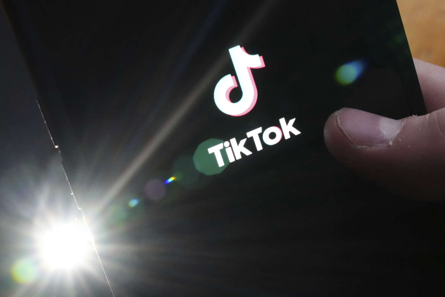 TikTok annonce la mise en place, pour les mineurs, d’un avertissement au bout d’une heure d’utilisation
