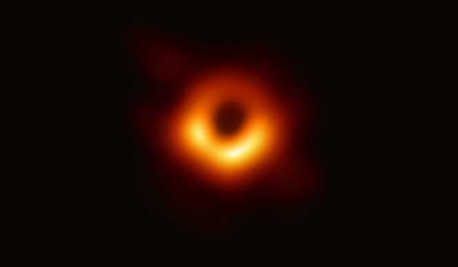 Le trou noir M87 encore plus beau avec l'intelligence artificielle