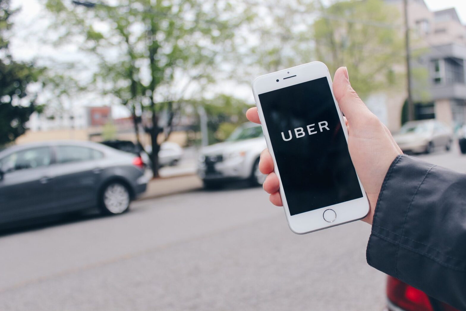 Viré par l'IA, il défie les RH automatisées d'Uber et gagne son procès