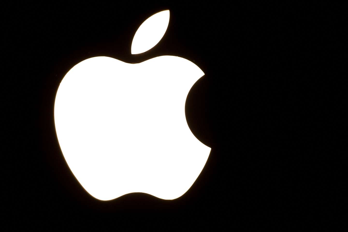 Une enquête ouverte en France pour pratiques commerciales trompeuses et obsolescence programmée après une plainte contre Apple