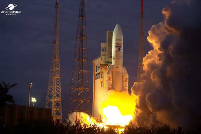 L'ultime Ariane 5 a fait ses adieux en beauté