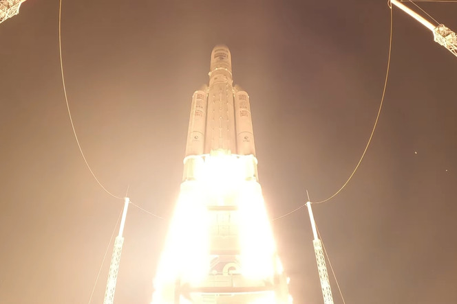 Vidéo spectaculaire de l'ultime décollage d'Ariane 5