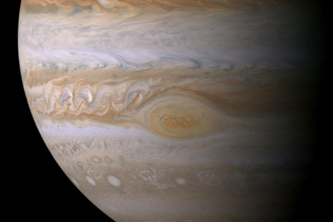 Un objet non identifié percute Jupiter
