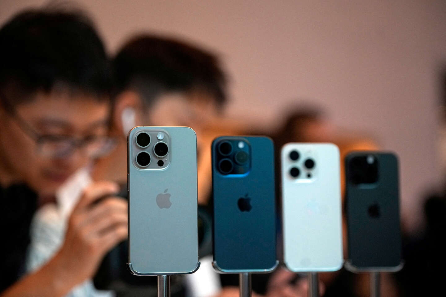 Apple annonce une mise à jour pour éviter la surchauffe des nouveaux iPhone 15 Pro et Pro Max