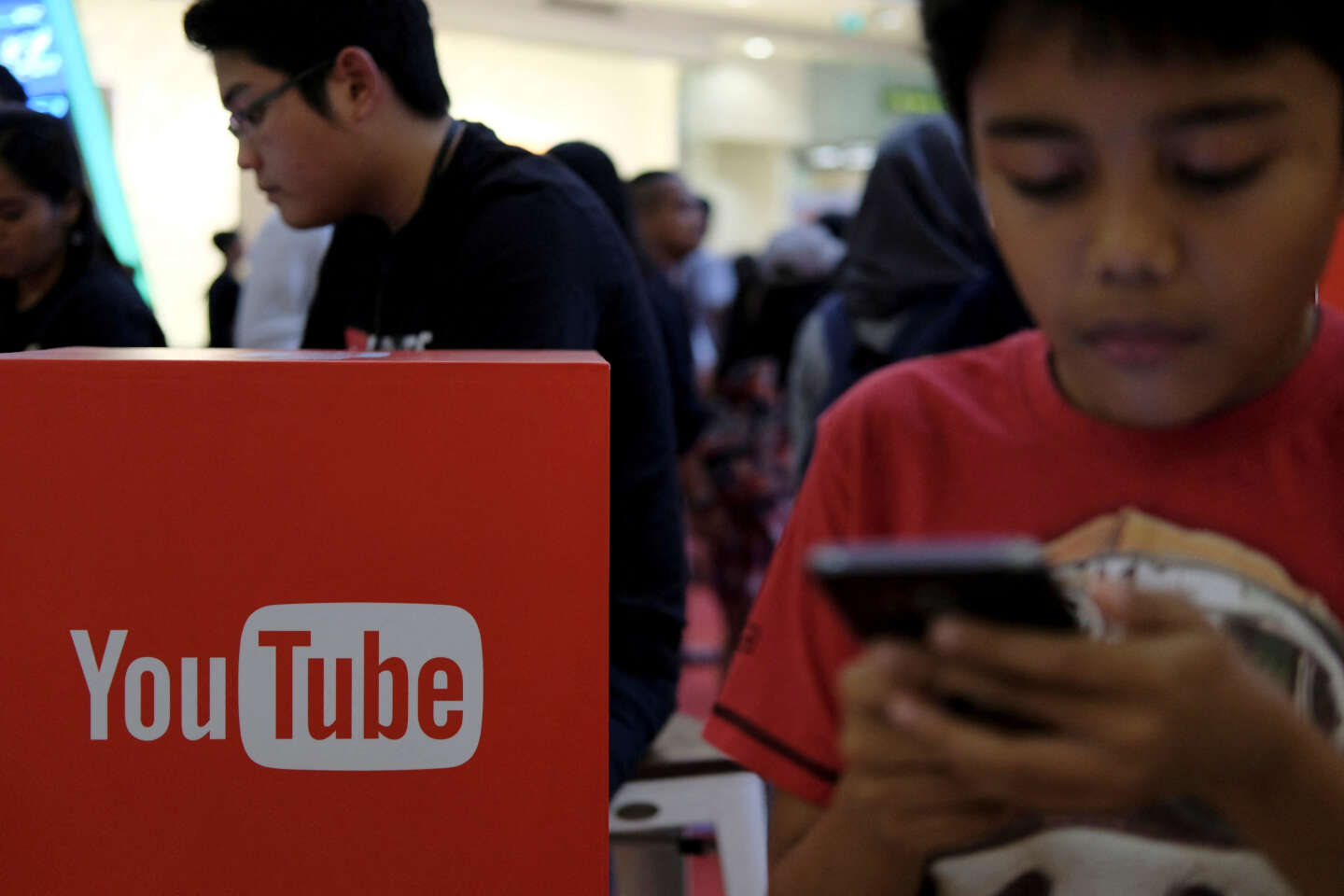 YouTube promet de signaler les vidéos générées et modifiées par une IA