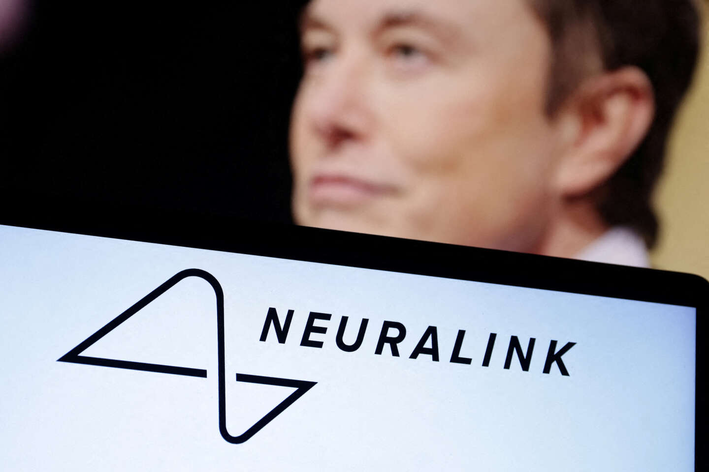 Elon Musk annonce que sa start-up Neuralink a posé son premier implant cérébral sur un patient