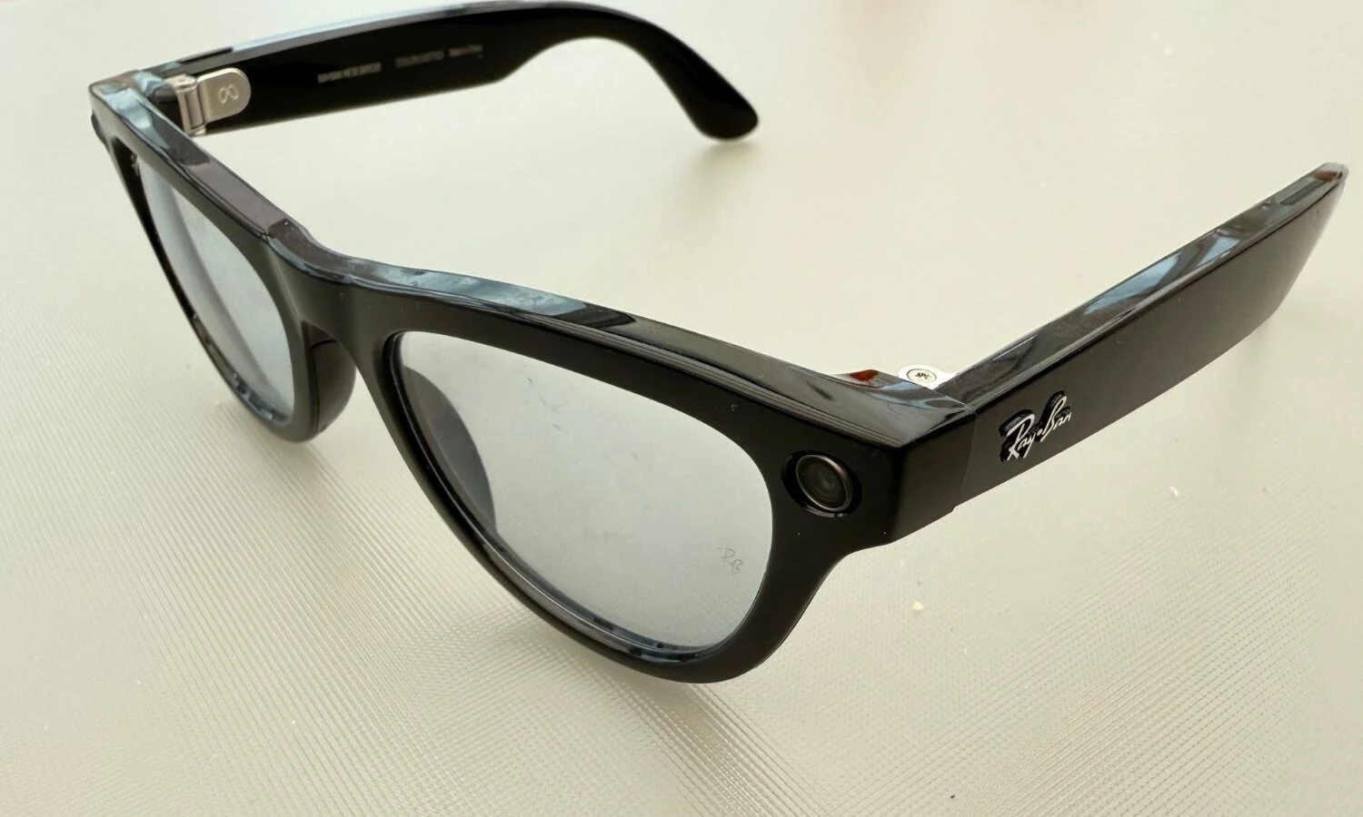 Meta déclare la guerre aux lunettes connectées trafiquées, la caméra va être désactivée