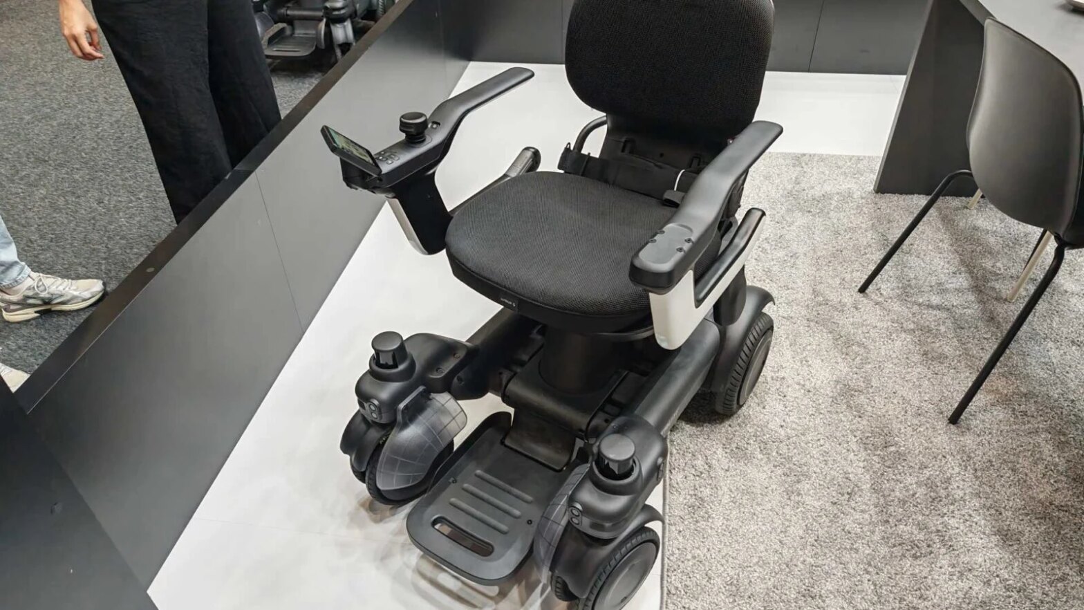 J'ai essayé le fauteuil roulant du futur à l'IFA 2026, le Strutt EV1C