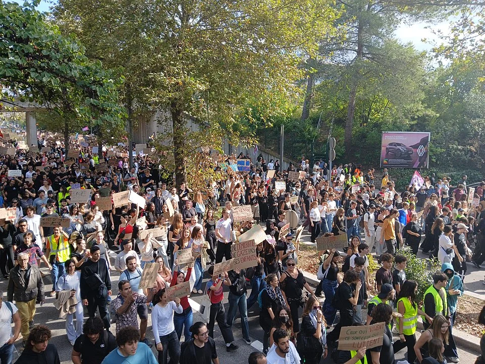 Dans Wikipédia, les manifs du 17 octobre et le mouvement lycéen s ...